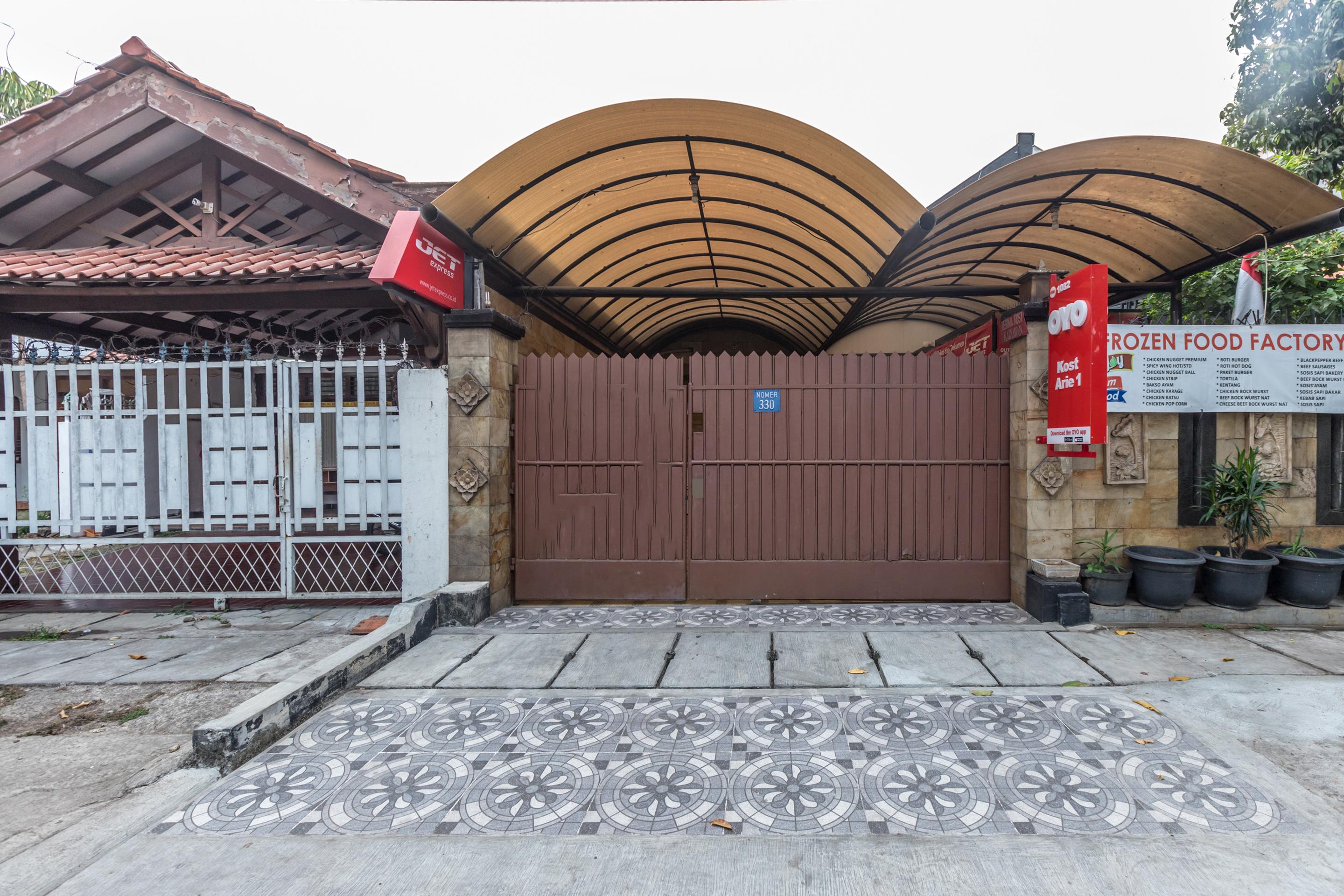 Super Oyo 1487 Residence Khoe Джакарта Екстер'єр фото