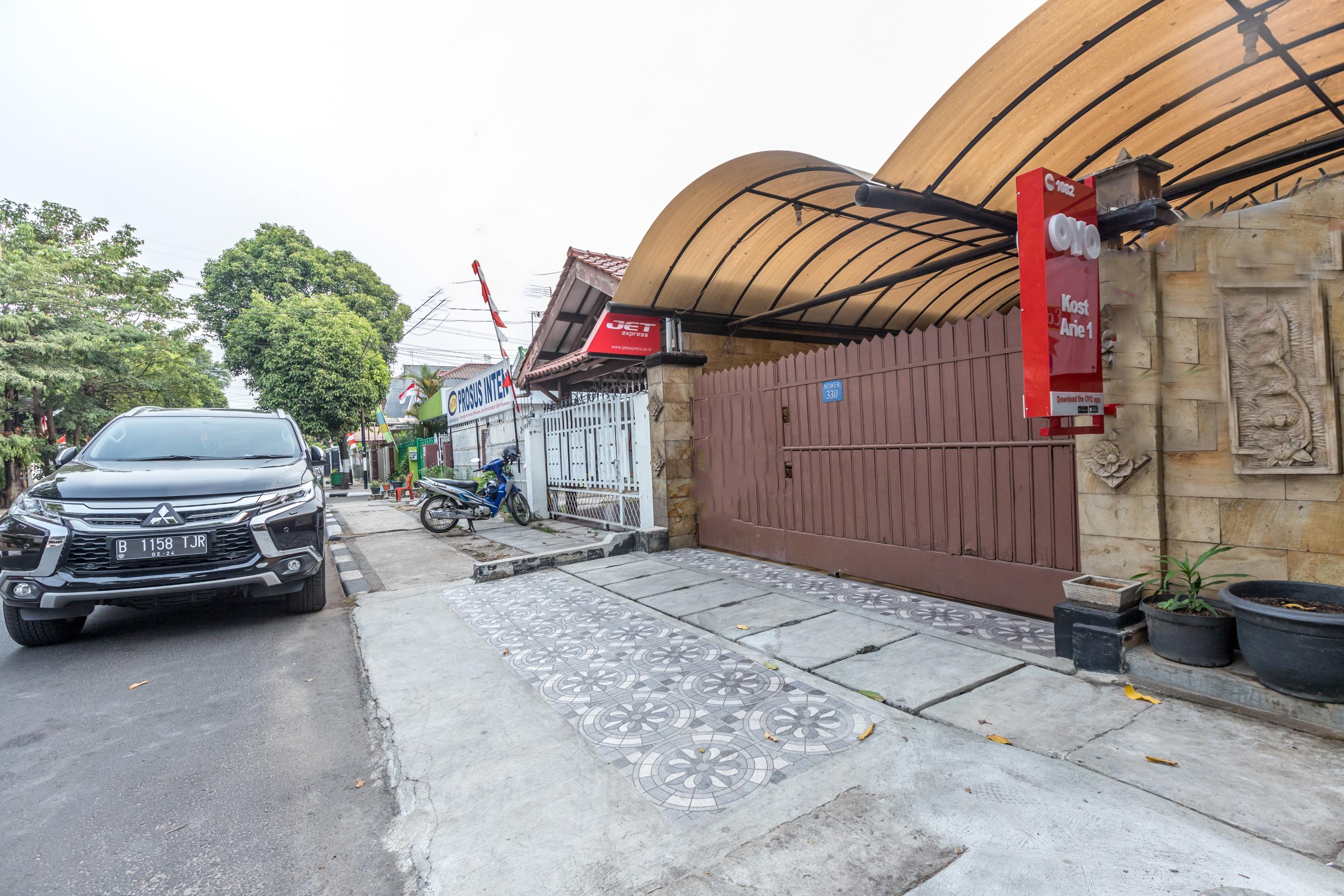 Super Oyo 1487 Residence Khoe Джакарта Екстер'єр фото
