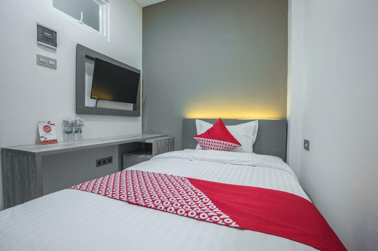 Super Oyo 1487 Residence Khoe Джакарта Екстер'єр фото