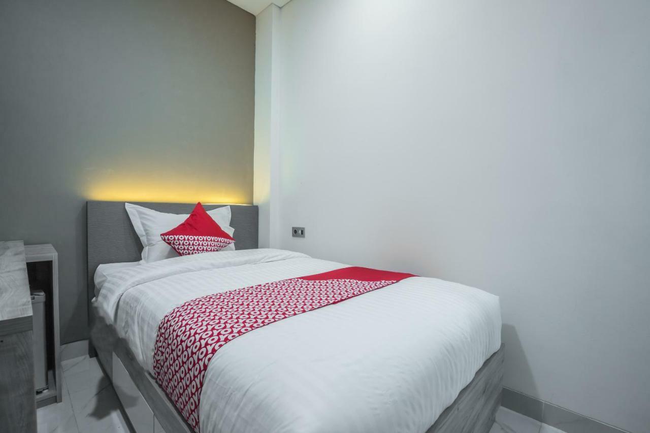 Super Oyo 1487 Residence Khoe Джакарта Екстер'єр фото