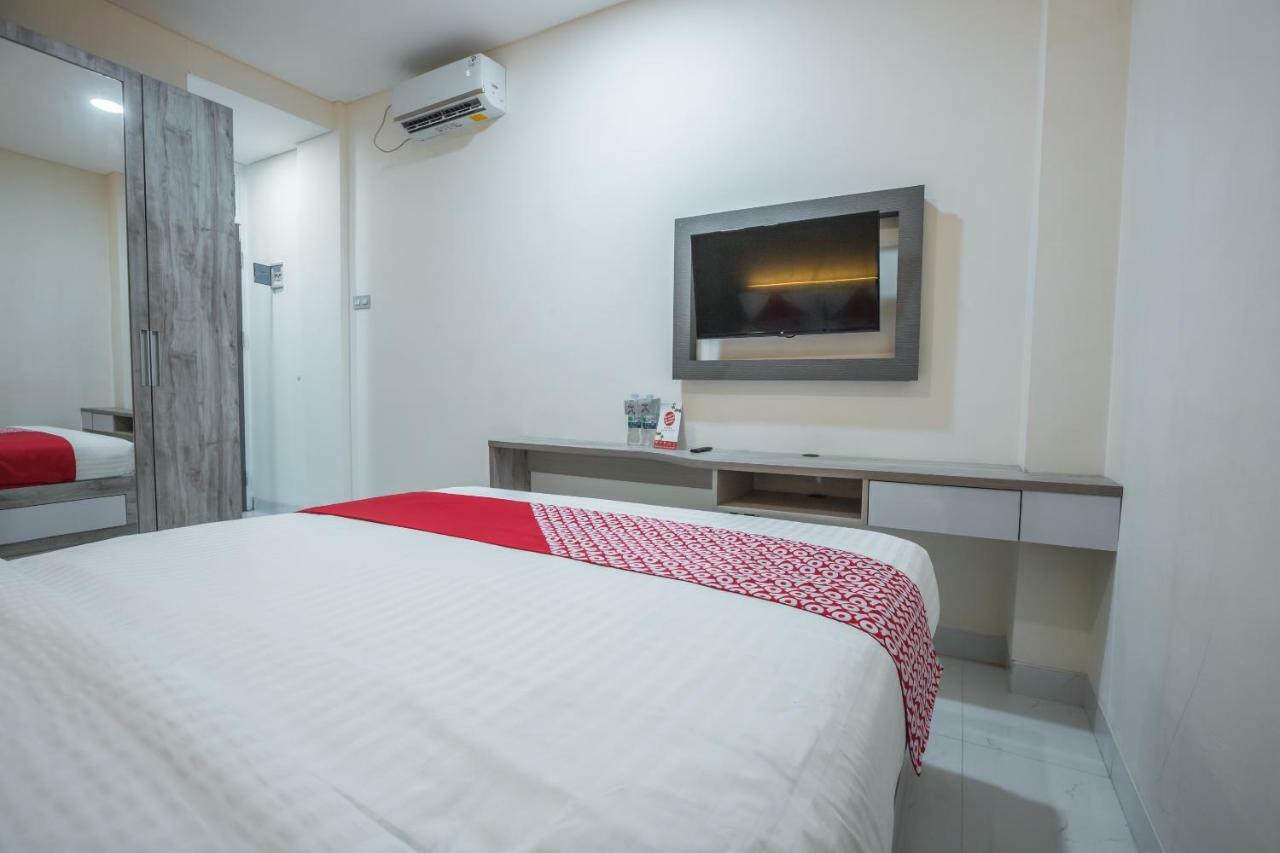 Super Oyo 1487 Residence Khoe Джакарта Екстер'єр фото