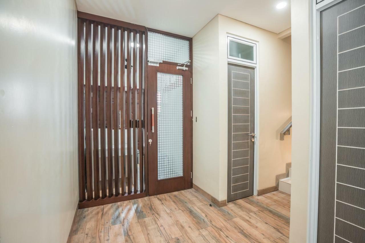 Super Oyo 1487 Residence Khoe Джакарта Екстер'єр фото