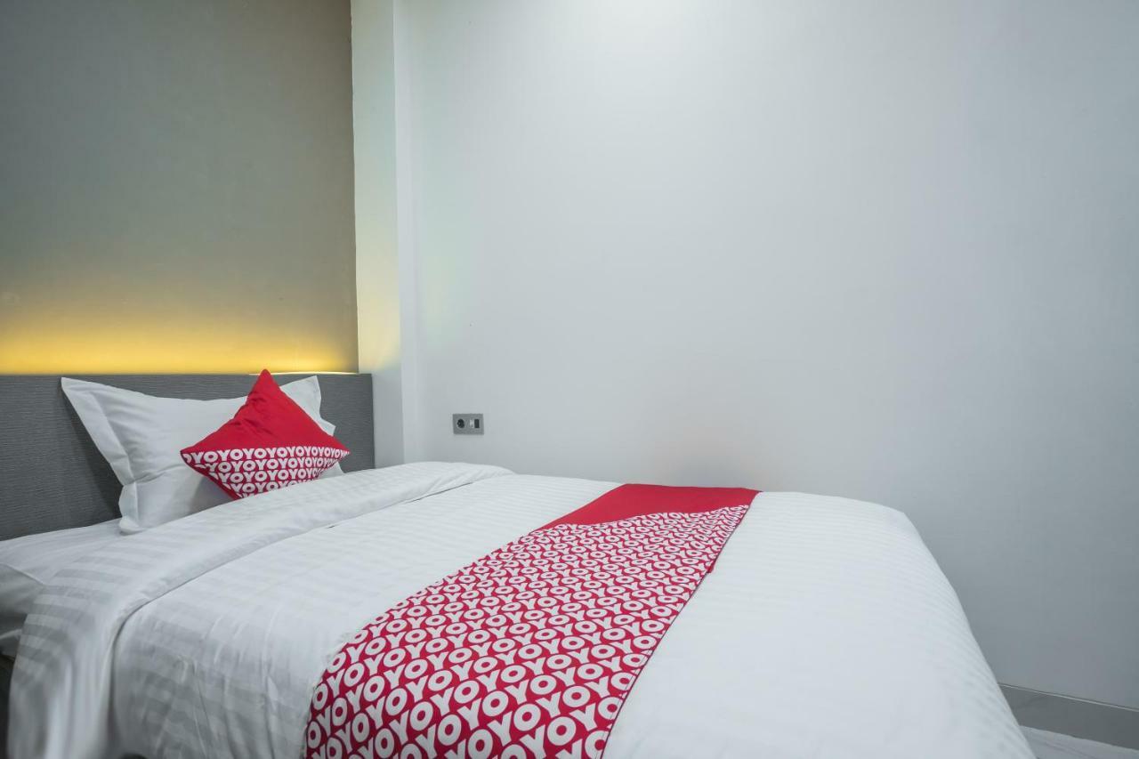 Super Oyo 1487 Residence Khoe Джакарта Екстер'єр фото