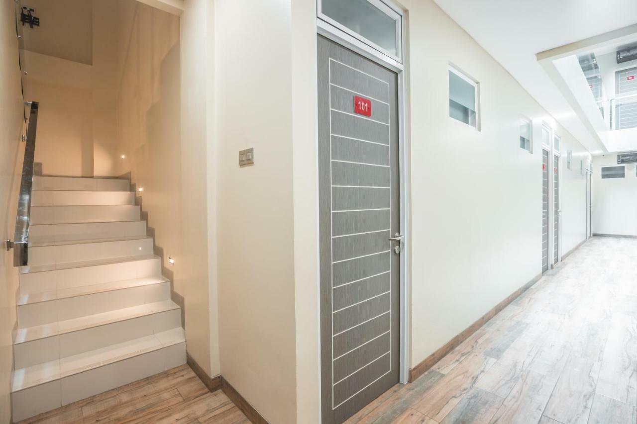 Super Oyo 1487 Residence Khoe Джакарта Екстер'єр фото
